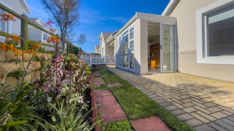 2 Bedroom Property for Sale in Heiderand Western Cape